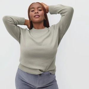 Everlane Cashmere Crew Sweater in Stone, size XL